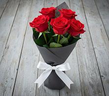 Букет 5 Красных роз Эдлесс Лав в Николаевке Еврейской автономная области