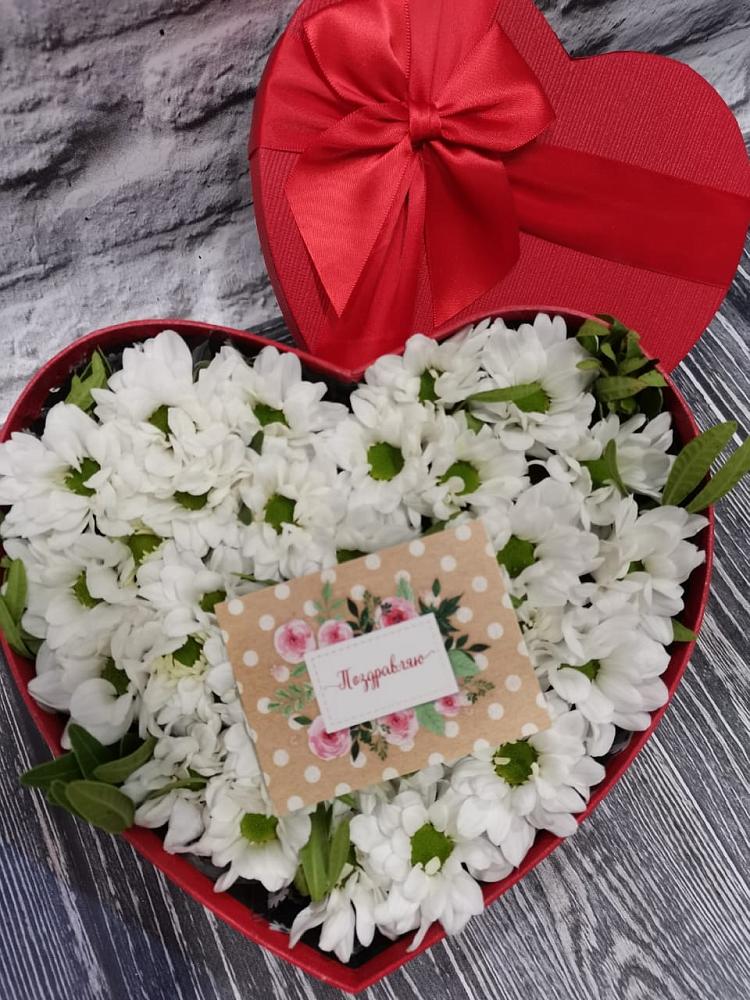 Цветочная композиция из Хризантемы в виде сердца в Николаевке Еврейской автономная области