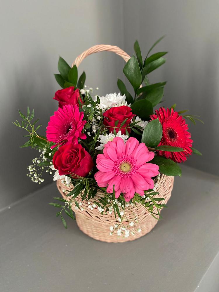 Цветочная композиция из Розы, Хризантемы и Герберы в корзине в Николаевке Еврейской автономная области
