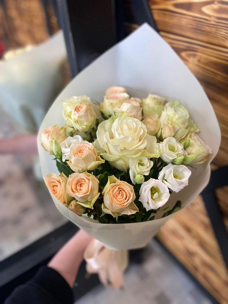 Букет цветов из: Розы и Лизиантусы в Николаевке Еврейской автономная области